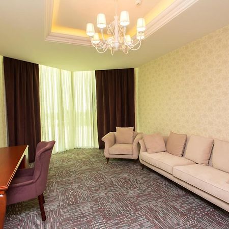 Azpetrol Hotel 库萨雷 外观 照片