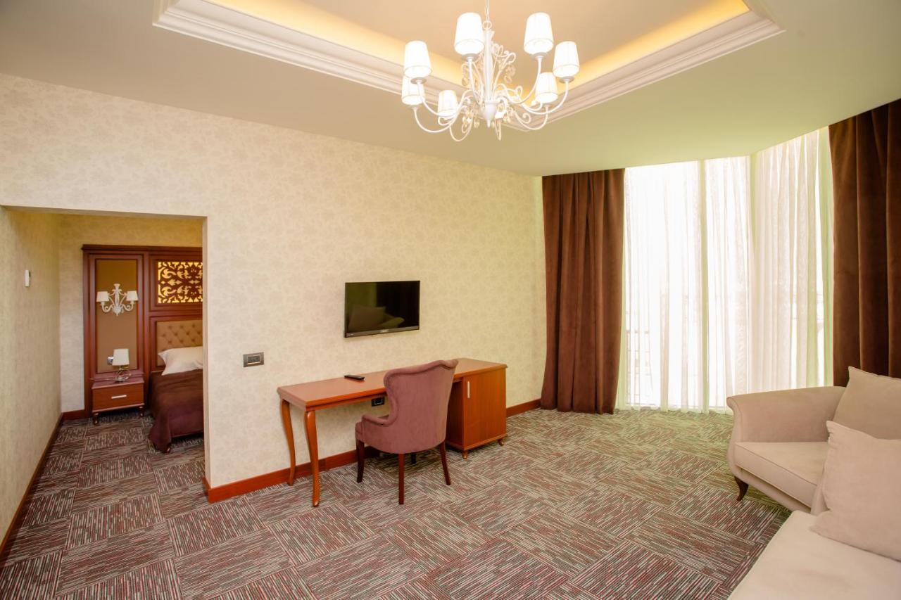 Azpetrol Hotel 库萨雷 外观 照片