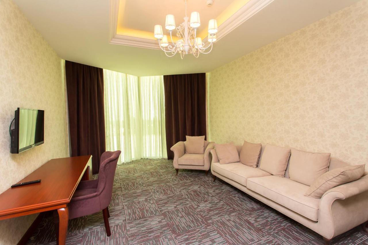 Azpetrol Hotel 库萨雷 外观 照片